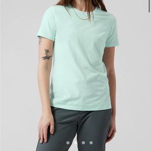 NWOT Athleta outbound short sleeve tee.